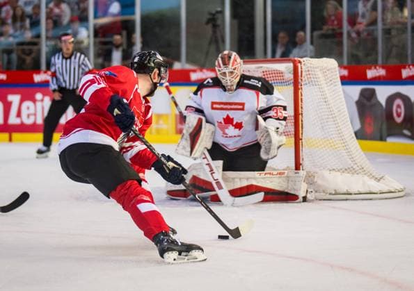 Ice hockey, Eishockey - AUT vs CAN, test match VIENNA,AUSTRIA,05.MAY.24 - ICE HOCKEY - OEEHV international test match, men, Austria vs Canada. Image shows Dominic Zwerger (AUT) and Nico Daws (CAN).  GEPAxpictures xEdgarxEisner