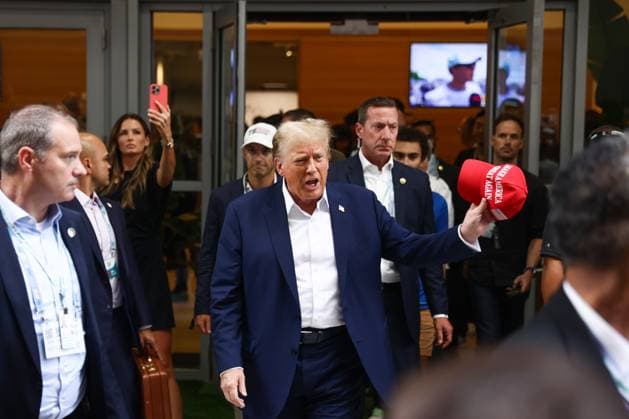 Donald Trump At F1 Miami Grand Prix 2024 Donald Trump, 45th President of the United States, before the Formula 1 Miami Grand Prix at Miami International Autodrome in Miami, United States on May 5, 2024. Miami United States  Copyright: xJakubxPorzyckix originalFilename:porzycki-donaldtr240505_npG9Q.jpg
