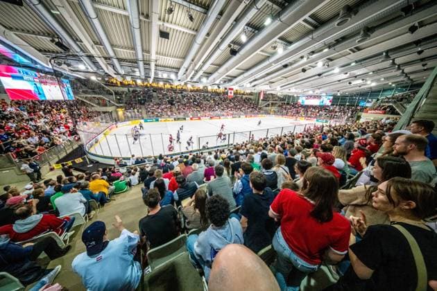 Ice hockey, Eishockey - AUT vs CAN, test match VIENNA,AUSTRIA,05.MAY.24 - ICE HOCKEY - OEEHV international test match, men, Austria vs Canada. Image shows an overview of the Steffl Arena with fans.  GEPAxpictures xEdgarxEisner
