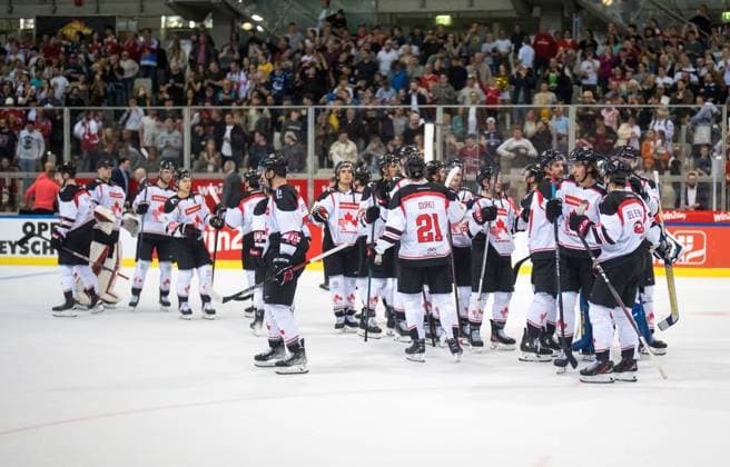 Ice hockey, Eishockey - AUT vs CAN, test match VIENNA,AUSTRIA,05.MAY.24 - ICE HOCKEY - OEEHV international test match, men, Austria vs Canada. Image shows the team of CAN.  GEPAxpictures xEdgarxEisner