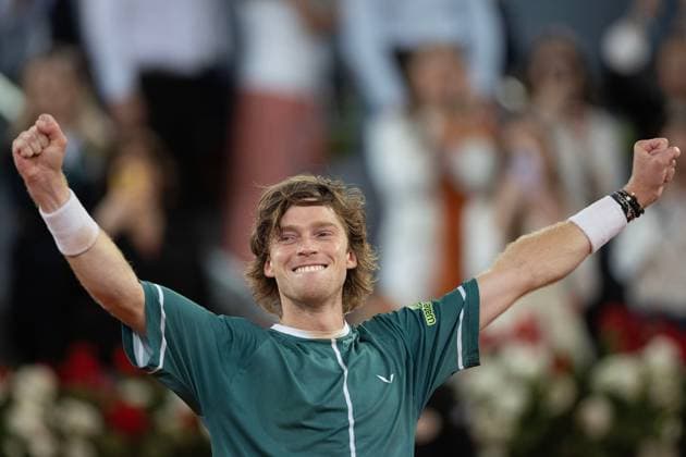 Sport Bilder des Tages Andrey Rublev of Russia celebrates Mutua Madrid Open, Day 14, Tennis, La Caja Magica, Madrid, Spain - 05 May 2024  Copyright: xEllaxLing Shutterstockx 14455444c