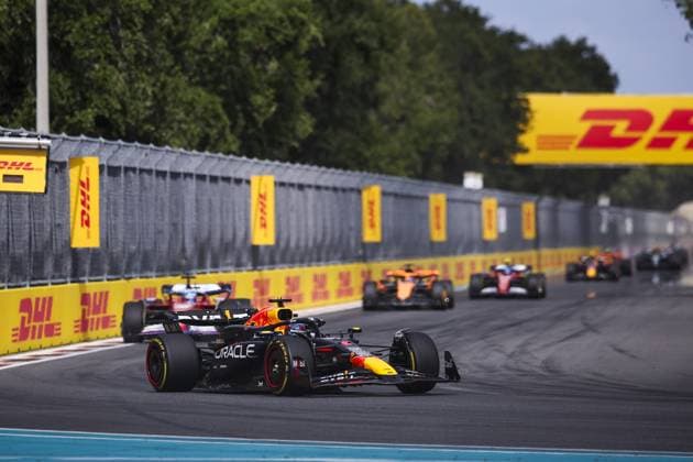 01 VERSTAPPEN Max (nld), Red Bull Racing RB20, action during the Formula 1 Crypto.com Miami Grand Prix 2024, 6th round of the 2024 Formula One World Championship, WM, Weltmeisterschaft from May 3 to 5, 2024 on the Miami International Autodrome, in Miami, United States of America - F1 - MIAMI GRAND PRIX 2024 DPPI Panoramic  240505_R06_MIAMI_DP_EA022265