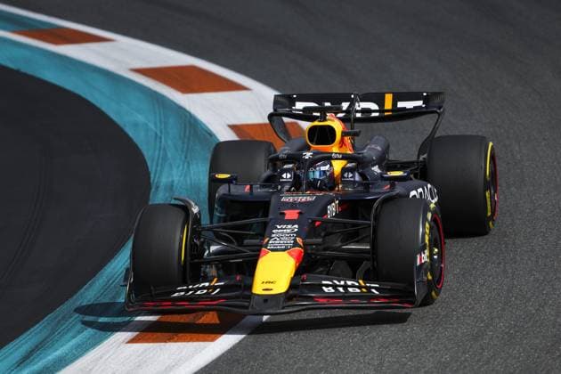 01 VERSTAPPEN Max (nld), Red Bull Racing RB20, action during the Formula 1 Crypto.com Miami Grand Prix 2024, 6th round of the 2024 Formula One World Championship, WM, Weltmeisterschaft from May 3 to 5, 2024 on the Miami International Autodrome, in Miami, United States of America - F1 - MIAMI GRAND PRIX 2024 DPPI Panoramic  240505_R06_MIAMI_DP_AV3_0156