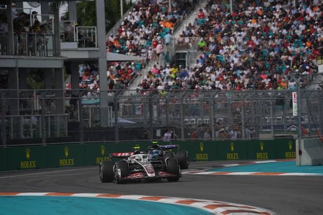 05 05 2024, Miami International Autodrome, Miami, Formula 1 Crypto com Miami Grand Prix,in the picture Nico Hülkenberg DEU , Haas F1 Team, Pierre Gasly FRA , Alpine F1 Team Defodi 506 20240505 hbr 4710 Defodi-506