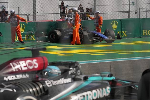 05 05 2024, Miami International Autodrome, Miami, Formula 1 Crypto com Miami Grand Prix,in the picture Kevin Magnussen DNK , Haas F1 Team and Logan Sargeant USA , Williams Racing touch each other, Logan Sargeant USA , Williams Racing has to give up the race Defodi 506 20240505 hbr 5311 Defodi-506