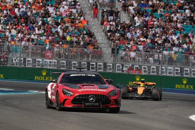 05 05 2024, Miami International Autodrome, Miami, Formula 1 Crypto com Miami Grand Prix,pictured Safety Car, Lando Norris GBR , McLaren F1 Team, Max Verstappen NLD , Oracle Red Bull Racing Defodi 506 20240505 hbr 5632 Defodi-506