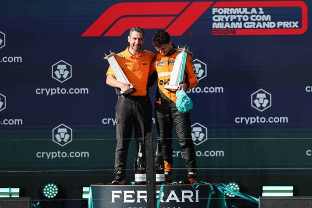NORRIS Lando (gbr), McLaren F1 Team MCL38, STELLA Andrea (ita), Team Principal of McLaren F1 Team, portrait podium during the Formula 1 Crypto.com Miami Grand Prix 2024, 6th round of the 2024 Formula One World Championship, WM, Weltmeisterschaft from May 3 to 5, 2024 on the Miami International Autodrome, in Miami, United States of America - F1 - MIAMI GRAND PRIX 2024 DPPI Panoramic 240506_R06_MIAMI_DP_AV3_2029