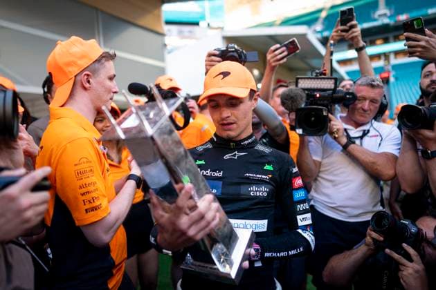 May 5, 2024, Miami, United States: British driver LANDO NORRIS (McLaren F1 Team) celebrates with his team after winning the 2024 FIA Formula 1 Miami Grand Prix at Miami International Autodrome in Miami, United States. Miami United States - ZUMAg147 20240505_fap_g147_021 Copyright: xJamesxGasperottix