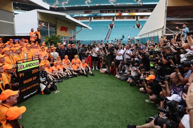 F1 Miami Grand Prix 2024 Lando Norris of McLaren celebrates with the team after the Formula 1 Miami Grand Prix at Miami International Autodrome in Miami, United States on May 5, 2024. Miami United States  Copyright: xJakubxPorzyckix originalFilename:porzycki-f1miamig240505_np43n.jpg