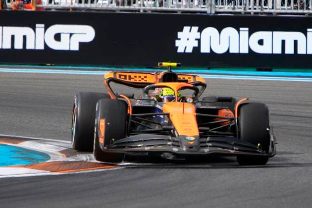 MIAMI GARDENS, FL - MAY 05: McLaren Formula 1 Team driver Lando Norris 4 of United Kingdom enters turn 1 during the running of the F1 Crypto.com Miami Grand Prix on May 5, 2024 at Miami International Autodrome in Miami Gardens, FL. (Photo by Jeff Robinson Icon Sportswire) AUTO: MAY 05 F1 Crypto.com Miami Grand Prix EDITORIAL USE ONLY Icon24050526191