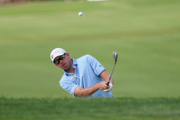 MCKINNEY, TX - MAY 05: Ben Kohles (USA) chips the ball on the 18th hole and fails to land on the green during the final round of the PGA, Golf Herren CJ CUP Byron Nelson on May 5, 2024, at TPC Craig Ranch in McKinney, TX. (Photo by David Buono Icon Sportswire) GOLF: MAY 05 PGA CJ CUP Byron Nelson EDITORIAL USE ONLY Icon240505050