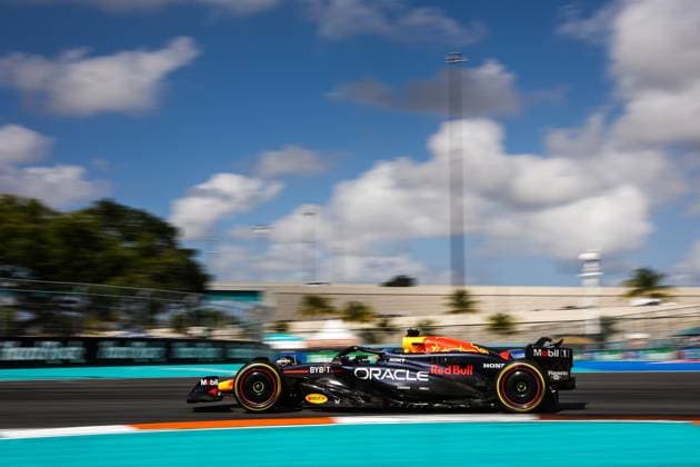 01 VERSTAPPEN Max (nld), Red Bull Racing RB20, action during the Formula 1 Crypto.com Miami Grand Prix 2024, 6th round of the 2024 Formula One World Championship, WM, Weltmeisterschaft from May 3 to 5, 2024 on the Miami International Autodrome, in Miami, United States of America - F1 - MIAMI GRAND PRIX 2024 DPPI Panoramic  240505_R06_MIAMI_DP_AV6_0086