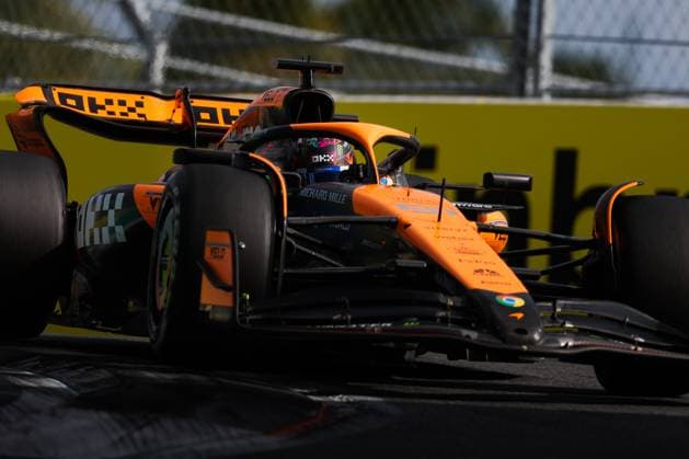 81 PIASTRI Oscar (aus), McLaren F1 Team MCL38, action during the Formula 1 Crypto.com Miami Grand Prix 2024, 6th round of the 2024 Formula One World Championship, WM, Weltmeisterschaft from May 3 to 5, 2024 on the Miami International Autodrome, in Miami, United States of America - F1 - MIAMI GRAND PRIX 2024 DPPI Panoramic  240505_R06_MIAMI_DP_AV3_0443