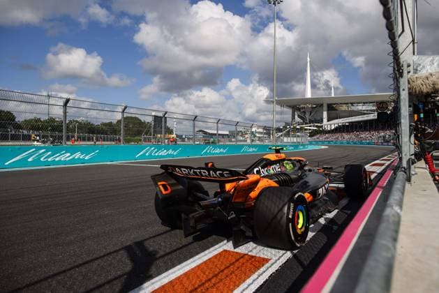 04 NORRIS Lando (gbr), McLaren F1 Team MCL38, action during the Formula 1 Crypto.com Miami Grand Prix 2024, 6th round of the 2024 Formula One World Championship, WM, Weltmeisterschaft from May 3 to 5, 2024 on the Miami International Autodrome, in Miami, United States of America - F1 - MIAMI GRAND PRIX 2024 DPPI Panoramic  240505_R06_MIAMI_DP_XB5_8094