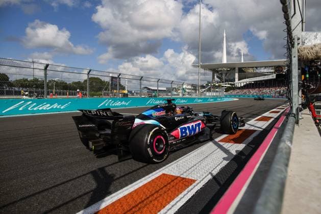 31 OCON Esteban (fra), Alpine F1 Team A524, action during the Formula 1 Crypto.com Miami Grand Prix 2024, 6th round of the 2024 Formula One World Championship, WM, Weltmeisterschaft from May 3 to 5, 2024 on the Miami International Autodrome, in Miami, United States of America - F1 - MIAMI GRAND PRIX 2024 DPPI Panoramic  240505_R06_MIAMI_DP_XB5_8143