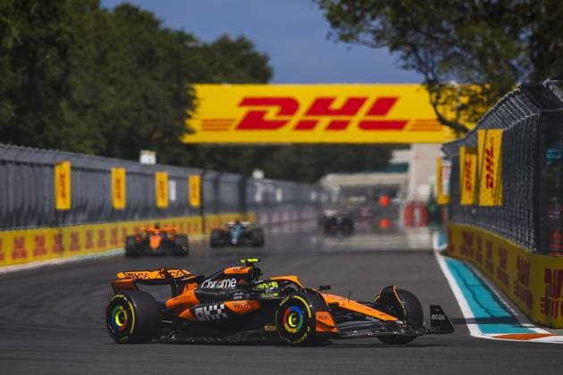 04 NORRIS Lando (gbr), McLaren F1 Team MCL38, action during the Formula 1 Crypto.com Miami Grand Prix 2024, 6th round of the 2024 Formula One World Championship, WM, Weltmeisterschaft from May 3 to 5, 2024 on the Miami International Autodrome, in Miami, United States of America - F1 - MIAMI GRAND PRIX 2024 DPPI Panoramic  240505_R06_MIAMI_DP_EA022096