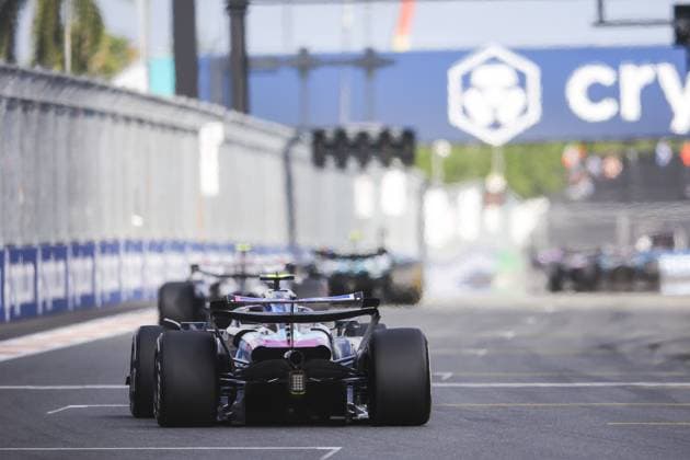 10 GASLY Pierre (fra), Alpine F1 Team A524, action during the Formula 1 Crypto.com Miami Grand Prix 2024, 6th round of the 2024 Formula One World Championship, WM, Weltmeisterschaft from May 3 to 5, 2024 on the Miami International Autodrome, in Miami, United States of America - F1 - MIAMI GRAND PRIX 2024 DPPI Panoramic  240505_R06_MIAMI_DP_EA023462