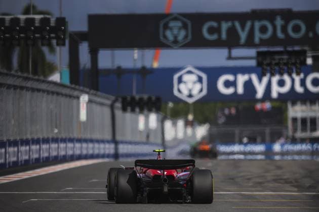 55 SAINZ Carlos (spa), Scuderia Ferrari HP SF-24, action during the Formula 1 Crypto.com Miami Grand Prix 2024, 6th round of the 2024 Formula One World Championship, WM, Weltmeisterschaft from May 3 to 5, 2024 on the Miami International Autodrome, in Miami, United States of America - F1 - MIAMI GRAND PRIX 2024 DPPI Panoramic  240505_R06_MIAMI_DP_EA023518