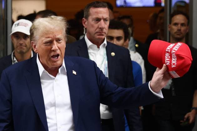F1 Miami Grand Prix 2024 Donald Trump before the Formula 1 Miami Grand Prix at Miami International Autodrome in Miami, United States on May 5, 2024. Miami United States  Copyright: xJakubxPorzyckix originalFilename:porzycki-f1miamig240505_npJhU.jpg