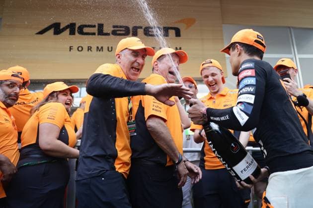 F1 Miami Grand Prix 2024 Lando Norris of McLaren celebrates with the team after the Formula 1 Miami Grand Prix at Miami International Autodrome in Miami, United States on May 5, 2024. Miami United States  Copyright: xJakubxPorzyckix originalFilename:porzycki-f1miamig240505_npn9K.jpg