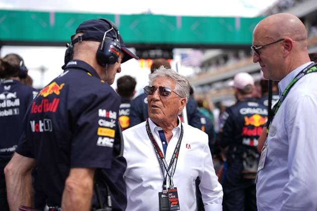05 05 2024, Miami International Autodrome, Miami, Formula 1 Crypto com Miami Grand Prix,pictured Technical Director Adrian Newey with Mario Andretti Defodi 506 20240505 hbr 2977 Defodi-506