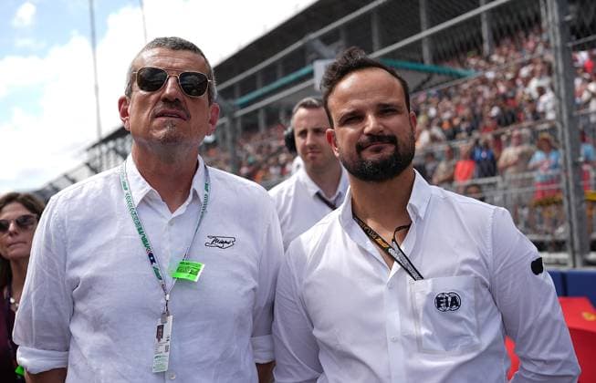 05 05 2024, Miami International Autodrome, Miami, Formula 1 Crypto com Miami Grand Prix,in the picture Günther Steiner with the former Italian Formula 1 driver Vitantonio Tonio Liuzzi Defodi 506 20240505 hbr 3004 Defodi-506