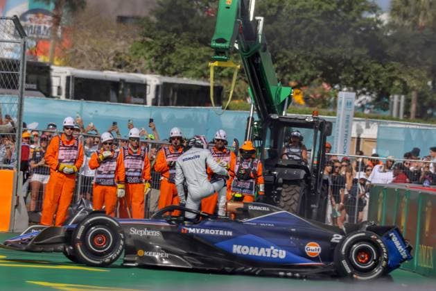 05 05 2024, xrarjax, Motorsport Formula 1, Grand Prix of Miami 2024 emspor, v l car of Logan Sargeant Williams Racing starting number 02 after the crash accident with Kevin Magnussen MoneyGram Haas F1 Team starting number 20 Miami