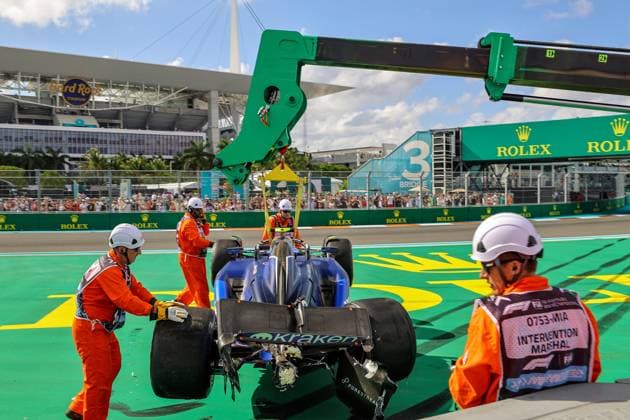 05 05 2024, xrarjax, Motorsport Formula 1, Grand Prix of Miami 2024 emspor, v l car of Logan Sargeant Williams Racing starting number 02 after the crash accident with Kevin Magnussen MoneyGram Haas F1 Team starting number 20 Miami