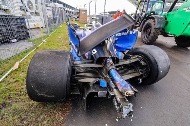 05 05 2024, xrarjax, Motorsport Formula 1, Grand Prix of Miami 2024 emspor, v l car of Logan Sargeant Williams Racing starting number 02 after the crash accident with Kevin Magnussen MoneyGram Haas F1 Team starting number 20 Miami