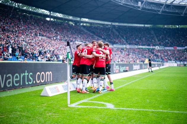 05 05 2024 Soccer, 2023 2024, 1 Bundesliga, Matchday 32, Hannover 96 SC Paderborn 07 Crowd cheering after the 1 0 goal by Lars Gindorf Hannover , L Enzo Leopold Hannover , M Phil Neumann Hannover DFL REGULATIONS PROHIBIT ANY USE OF PHOTOGRAPHS AS IMAGE SEQUENCES AND OR QUASI VIDEO