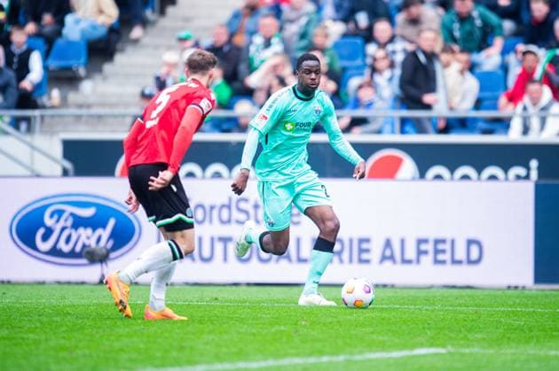 05 05 2024 Soccer, 2023 2024, 2 Bundesliga, Matchday 32, Hannover 96 SC Paderborn 07 L R Phil Neumann Hannover , Ilyas Ansah Paderborn DFL REGULATIONS PROHIBIT ANY USE OF PHOTOGRAPHS AS IMAGE SEQUENCES AND OR QUASI VIDEO