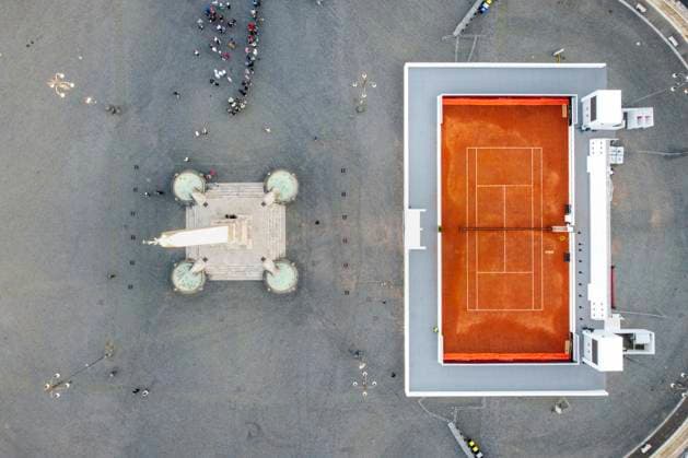 Italian Open tennis tournament: Rome sets up a red clay tennis court in Italy - 06 May 2024 (EDITOR S NOTE: Image taken by a drone) Aerial view of Piazza del Popolo. Rome is preparing for the Italian Open tennis tournament - Internazionali BNL d Italia, by setting up a red clay court in the central Piazza del Popolo. Rome Italy Copyright: xStefanoxCostantinox xSOPAxImagesx SCOSTANTINO_24CRO1266
