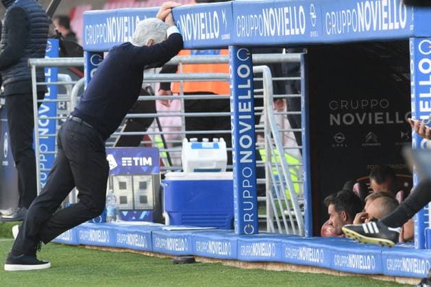 Sport Themen der Woche KW19 Sport Bilder des Tages Italian soccer Serie A match - US Salernitana vs Atalanta BC Gian Piero Gasperini coach of Atalanta BC he seems disappointed during the Serie A Match between US Salernitana 1919 vs Atalanta BC at Arechi Stadium Salerno Italy  Copyright: xIPAxSport ABACAx