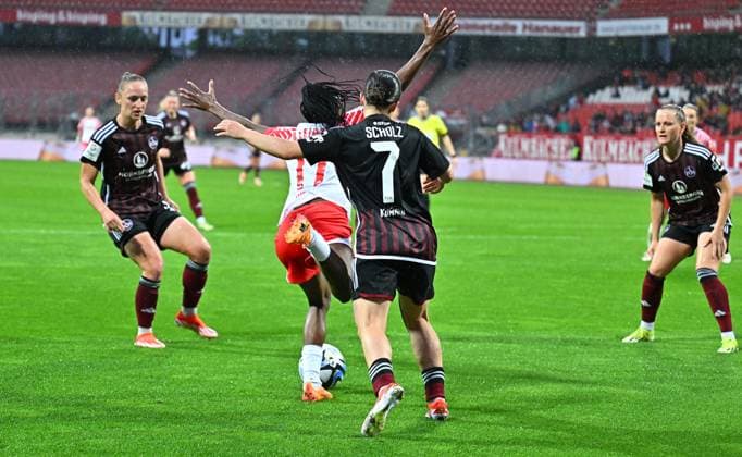 06 05 2024 Soccer Season 2023 2024 1 Women Soccer Bundesliga 20 Matchday 1 FC Nuremberg FCN Club RB Leipzig Sportfoto Zink xwoxzix Lydia Andrade 17, RB Leipzig Marina Scholz 7, 1 FC Nuremberg FCN Scene to penalty kick penalty kick