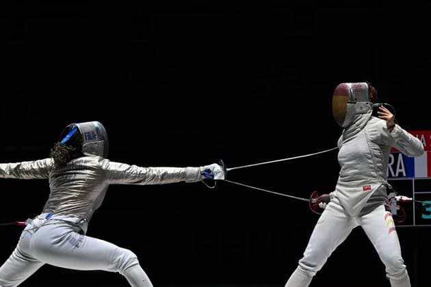 Bilder des Jahres 2024, Sport 05 Mai Sport Themen der Woche KW19 Sport Bilder des Tages Spain s Araceli Navarro (R) fights against France s Sarah Noutcha during the 2024 FIE Fencing World Grand Prix Women s Sabre final match in Seoul, South Korea, on May 6, 2024. Noxthirdxpartyxsales  (252352974)