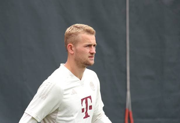 Munich, Germany 07 May 2024 Football, Men, 2023 2024 season, FC Bayern Munich, Säbener Strasse, training ground, final training session, Champions League Matthijs de Ligt FC Bayern Munich head, upper body, on the way to the training ground