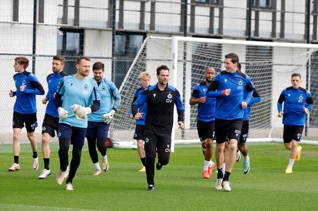 Club Brugge v Fiorentina - UEFA Europa Conference League - media activities WESTKAPELLE, BELGIUM - MAY 07 : Mignolet Simon goalkeeper of Club Brugge and Vanaken Hans midfielder of Club Brugge during a training session prior to the UEFA Europa Conference League semi-finals 2nd leg match between Club Brugge and Fiorentina at the training grounds on May 7, 2024 in Westkapelle, Belgium, 07 05 2024 Westkapelle Belgium  Copyright: xJanxDexMeuleneirx