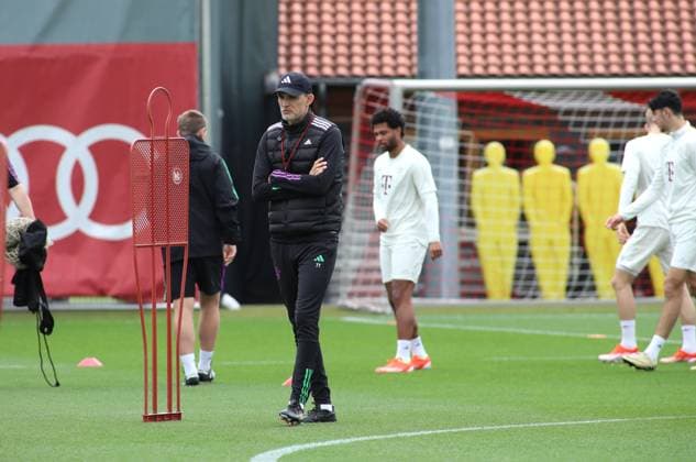 Munich, Germany 07 May 2024 Football, Men, Season 2023 2024, FC Bayern Munich, Säbener Strasse, Training ground, Final training, Champions League Thomas Tuchel, Coach FC Bayern Munich walks thoughtfully across the training ground
