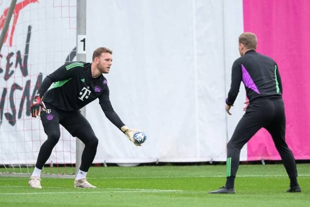Soccer, Champions League, 20240507, Final training, Real Madrid FC Bayern Munich In the picture Daniel PERETZ FC Bayern Munich, 18 and goalkeeper Coach of FC Bayern Munich Michael RECHNER Munich Training ground Säbener Str 51 Bayern Germany Copyright: Passion2Press MarkusxFischerx