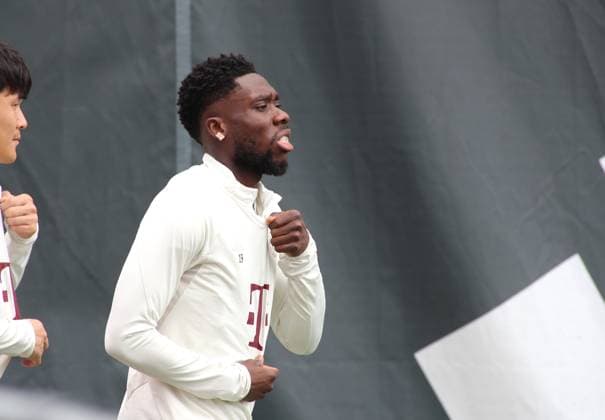 Munich, Germany 07 May 2024 Football, Men, 2023 2024 season, FC Bayern Munich, Säbener Strasse, training ground, final training session, Champions League Alphonso Davies FC Bayern Munich head, upper body on the way to the training ground