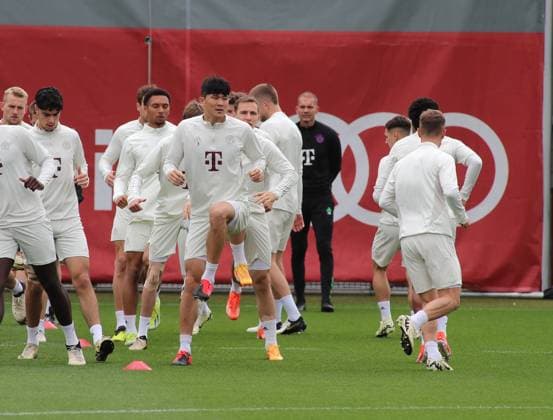 Munich, Germany 07 May 2024 Football, Men, Season 2023 2024, FC Bayern Munich, Säbener Strasse, Training ground, Final training, Champions League Minjae Kim, Min jae Kim FC Bayern Munich warming up
