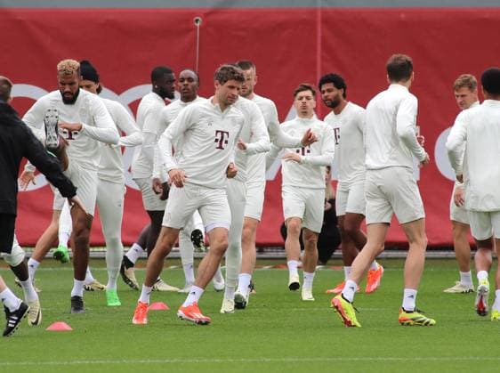 Munich, Germany 07 May 2024 Football, Men, Season 2023 2024, FC Bayern Munich, Säbener Strasse, Training ground, Final training, Champions League Thomas Müller, Mueller FC Bayern Munich warming up