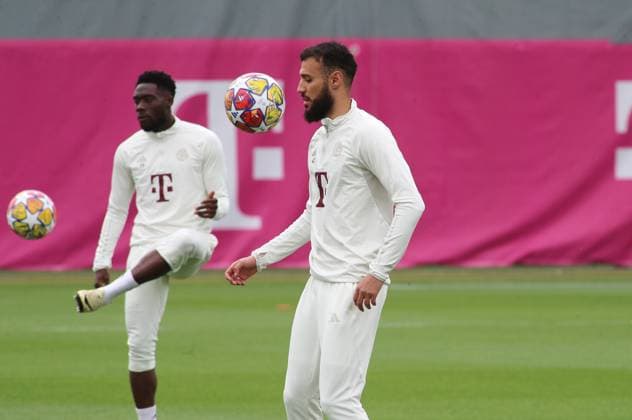 Munich, Germany 07 May 2024 Football, Men, 2023 2024 season, FC Bayern Munich, Säbener Strasse, training ground, final training session, Champions League Noussair Mazraoui FC Bayern Munich with a view of the ball