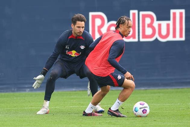 RB Leipzig Training 1 Bundesliga Leipzig, 07 05 2024, Training center at Cottaweg, Season 2023 2024, Football, Men, 1 Bundesliga , RB Leipzig Training , In the picture from l goalkeeper Janis Blaswich and Xavi Simons ,