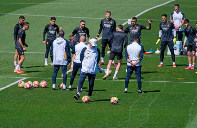 07 05 2024, Football UEFA Champions League 2023 2024 1 day before the semi-final, Real Madrid FC Bayern Munich, training session Real Madrid at the training ground of Real center coach Carlo Ancelotti Real Madrid pensive