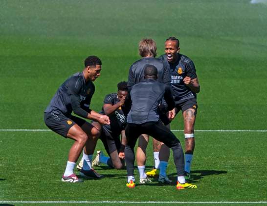 07 05 2024, Football UEFA Champions League 2023 2024 1 day before the semi-final, Real Madrid FC Bayern Munich, training session Real Madrid at the training ground of Real re Eder Militao Real Madrid laughing, li Jude Bellingham Real Madrid