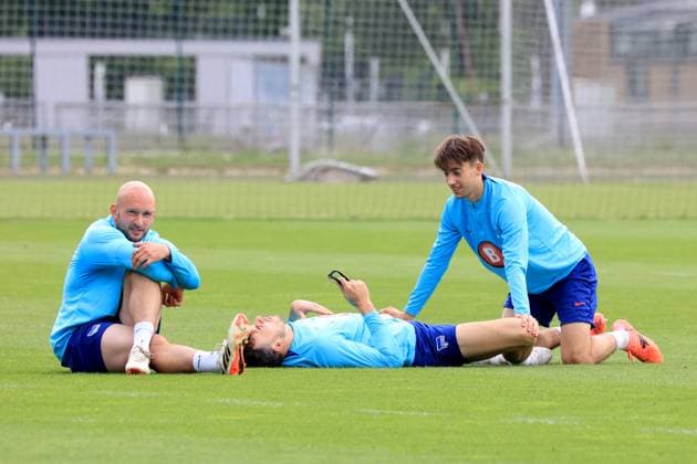 DEU, DFL, 2 FBL Hertha BSC, Training, 07 05 2024, Sportforum, Berlin, DEU, DFL, 2 FBL Hertha BSC, Training, im Bild Ferienlager Hertha BSC, Hertha Spieler Toni Leistner Hertha BSC Berlin 37 , Haris Tabakovic Hertha BSC Berlin 25 DFL regulations prohibit any use of Photographs as image sequences and or quasi video Foto Juergen Engler nordphoto GmbH nordphotoxGmbHx xEngler nph00076