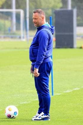 DEU, DFL, 2 FBL Hertha BSC, Training, 07 05 2024, Sportforum, Berlin, DEU, DFL, 2 FBL Hertha BSC, Training, im Bild Cheftrainer Pal Dardai Hertha BSC Berlin DFL regulations prohibit any use of Photographs as image sequences and or quasi video Foto Juergen Engler nordphoto GmbH nordphotoxGmbHx xEngler nph00076