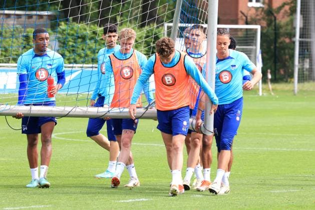 DEU, DFL, 2 FBL Hertha BSC, Training, 07 05 2024, Sportforum, Berlin, DEU, DFL, 2 FBL Hertha BSC, Training, im Bild Hertha Spielerkreis DFL regulations prohibit any use of Photographs as image sequences and or quasi video Foto Juergen Engler nordphoto GmbH nordphotoxGmbHx xEngler nph00076
