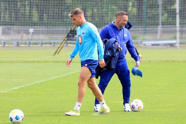 DEU, DFL, 2 FBL Hertha BSC, Training, 07 05 2024, Sportforum, Berlin, DEU, DFL, 2 FBL Hertha BSC, Training, im Bild Cheftrainer Pal Dardai Hertha BSC Berlin , Florian Niederlechner Hertha BSC Berlin 7 DFL regulations prohibit any use of Photographs as image sequences and or quasi video Foto Juergen Engler nordphoto GmbH nordphotoxGmbHx xEngler nph00076